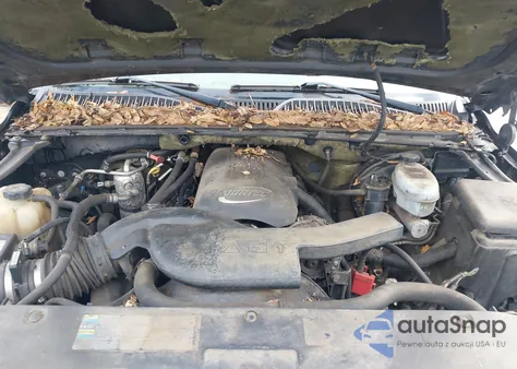 2003 Chevrolet Suburban 1500 Z71 из США, поврежденный, VIN 3GNFK16T83G183246